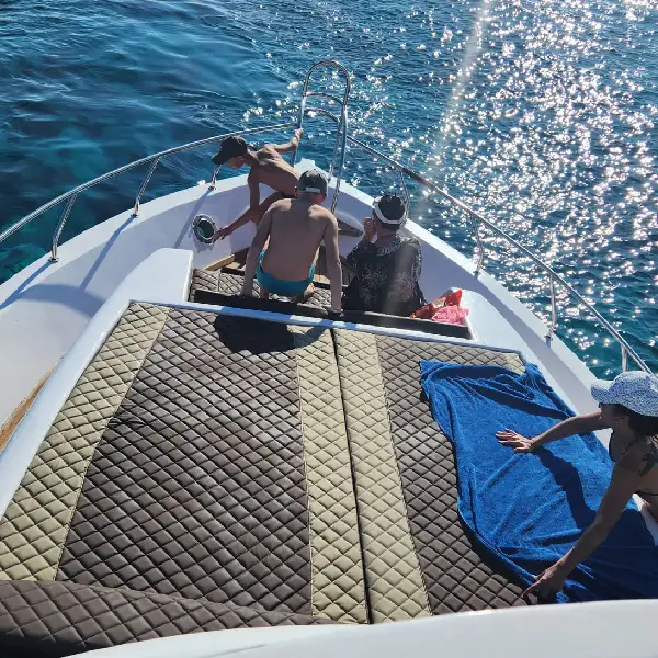 Private speedboat rental Hurghada for luxury island tours
