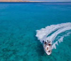 Thunder Speed 1 performing a high-speed turn in the crystal clear waters of Hurghada