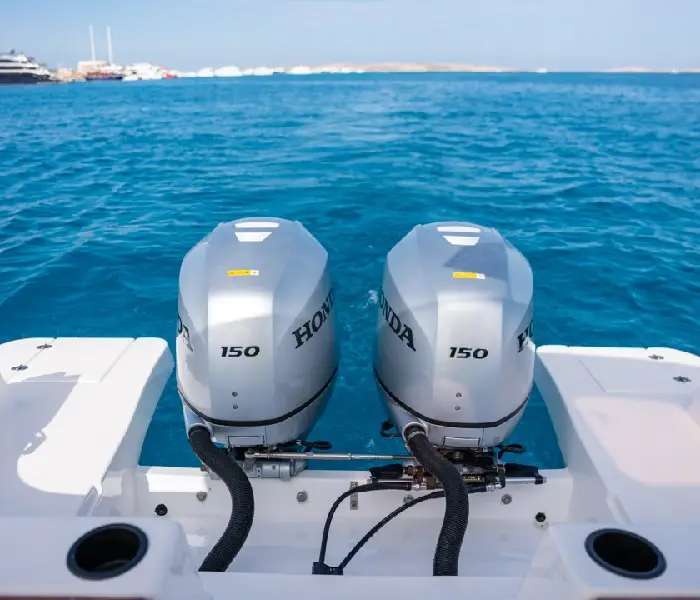 Two motors for the speedboat make the trip an unforgettable adventure.