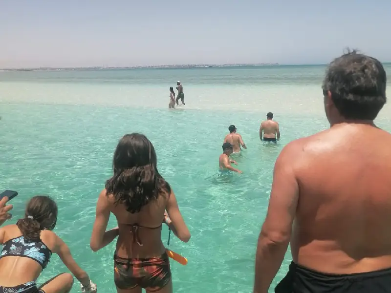 A private boat trip and birthday celebration in the middle of the sea on Abu Minqar Island